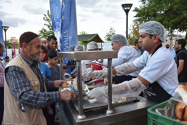 Gaziantep’te mahalle iftarlarında bin 500 kişi ağırlandı