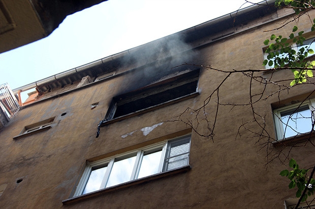 Dairedeki patlamanın ardından yangın çıktı: 13 kişi zehirlendi