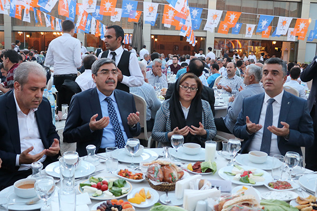 Şahinbey'de Ak Parti'den birlik ve beraberlik iftarı