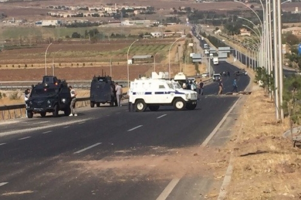 Diyarbakır’da polise bombalı saldırı girişimi