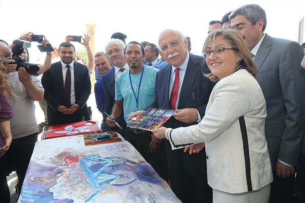 30 metrelik suluboya resim çalışmasında Gaziantep'i yansıttılar