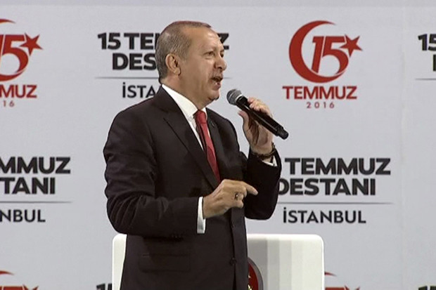 Cumhurbaşkanı Erdoğan: "Bu hainlerin kafasını koparacağız"