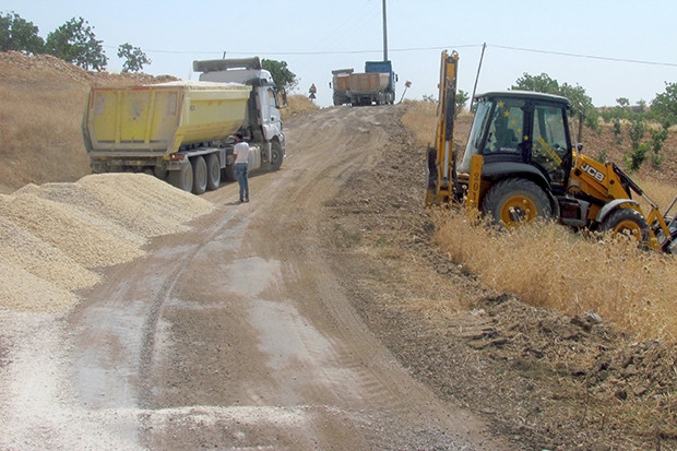 Araban'da yol yapım çalışmaları devam ediyor