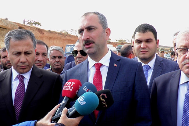 Adalet Bakanı Gül'den yol müjdesi