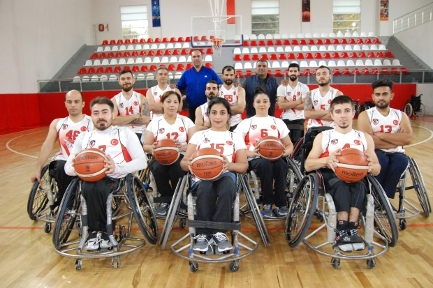 KONUKOĞLU, “BASKETBOL TAKIMIMIZLA GURUR DUYUYORUM”