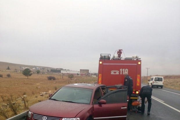 Gaziantep'te otomobil ile minibüs çarpıştı