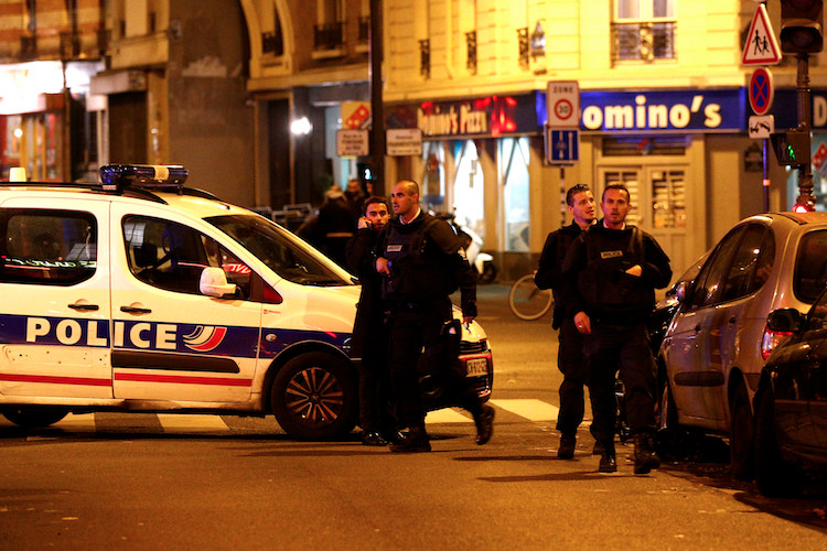 Paris'te 3 ayrı bölgede saldırı