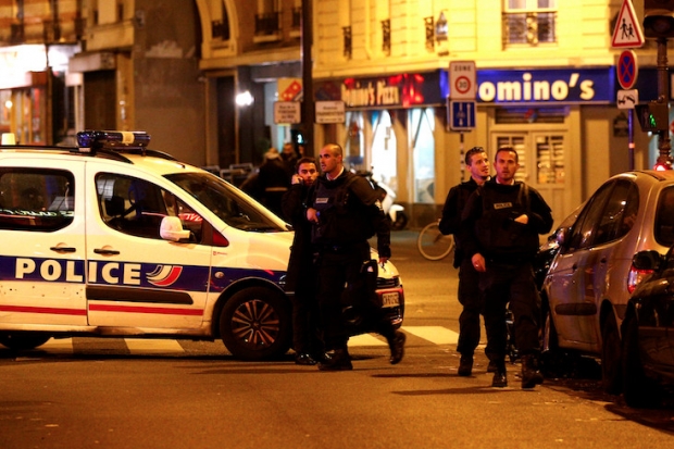 Paris'te 3 ayrı bölgede saldırı