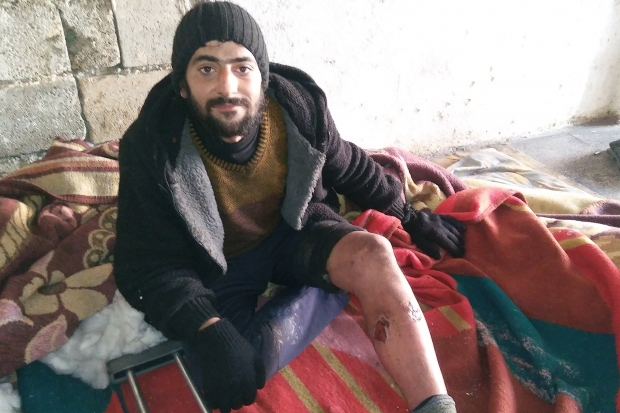 Harabe binadaki yaralı Suriyeli, terörist paniğine neden oldu