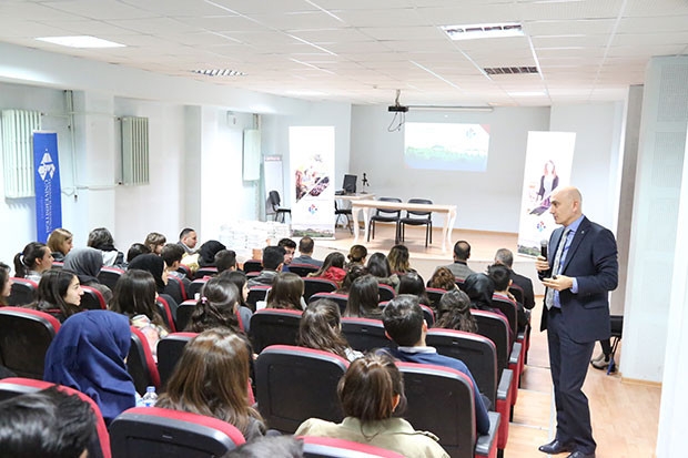 Üniversite adaylarına motivasyon semineri