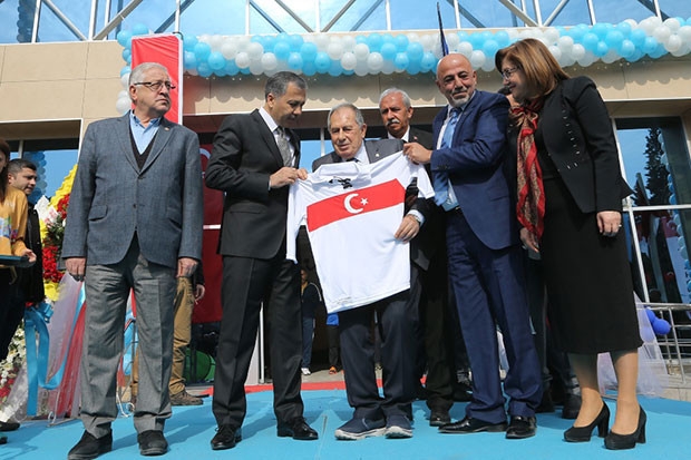 Talat Özkarslı Spor Salonu açıldı