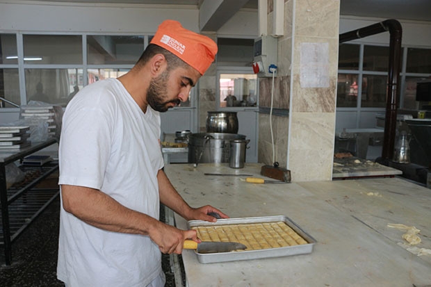 Mehmetçiğe baklava dopingi