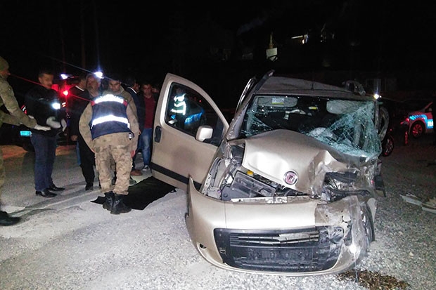 Gaziantep'te tır ile hafif ticari araç çarpıştı: 1 ölü