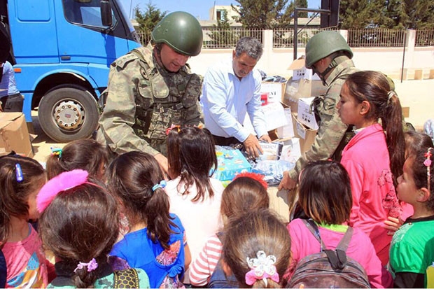 TSK'dan 23 Nisan'da Suriyeli çocuklara hediye