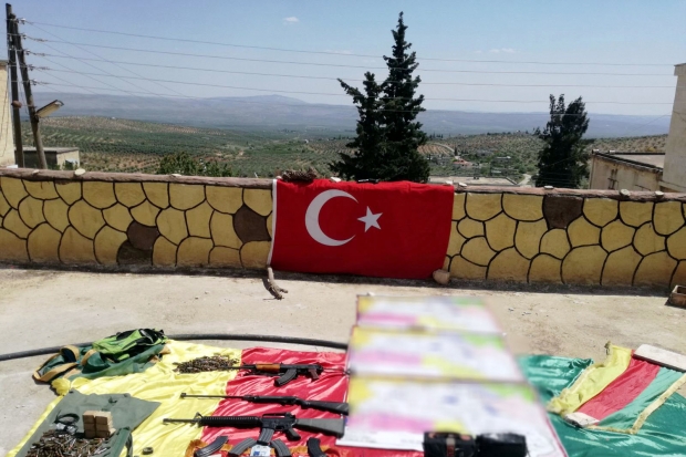 Afrin'in köyünde teröristlerin karargâhı bulundu