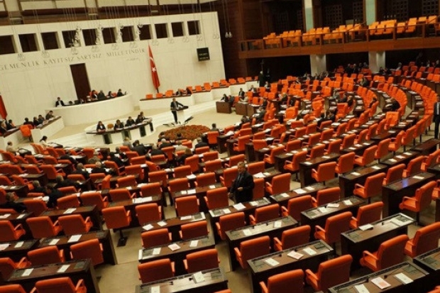 AK Parti'ye destek verenlerin sayısı yüzde 53'e dayandı