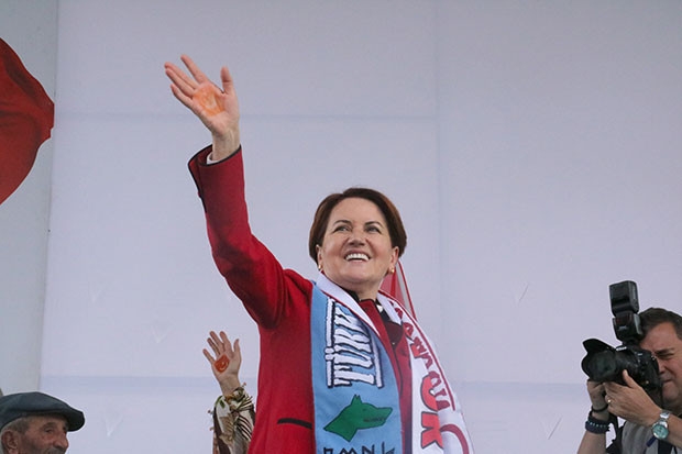 AKŞENER ESTİ GÜRLEDİ