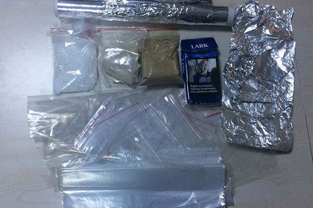 Sigara paketine gizlenmiş uyuşturucu ele geçirildi
