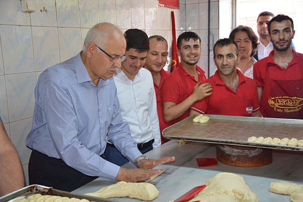 Erdoğan ve Aktoğ ‘Köy  Kahkesi’ pişirdiler