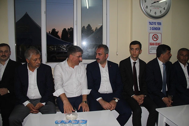 Bakan Gül’den eski milletvekiline taziye ziyareti