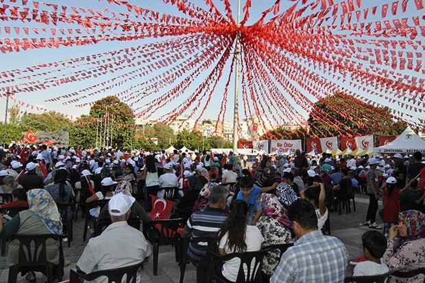 Gaziantepliler Demokrasi nöbetinde