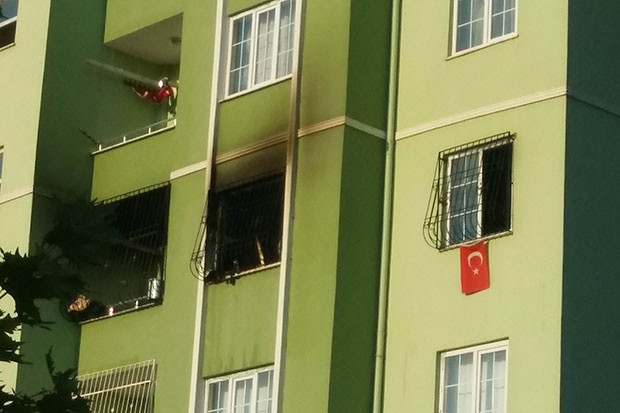 Gaziantep’te apartmanda çıkan yangın korkuttu