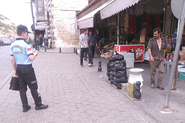 BÜYÜKŞEHİR ZABITA EKİPLERİ USULSÜZLÜĞE GÖZ AÇTIRMIYOR