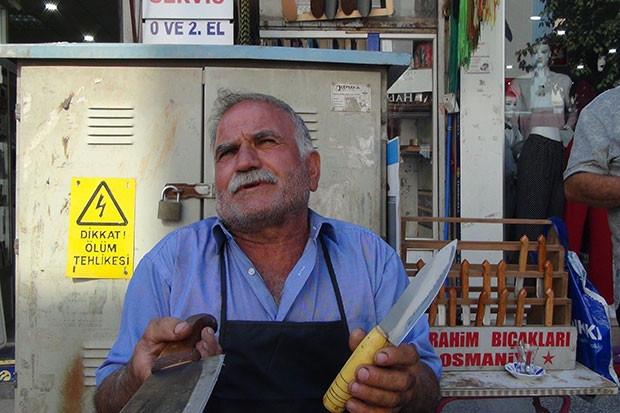 Kurban bıçakları bileniyor