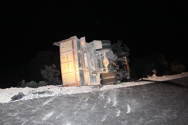 Tarım işçilerini taşıyan kamyon devrildi: 17 yaralı