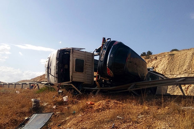 Gaziantep otobanı bir anda araba mezarlığına döndü