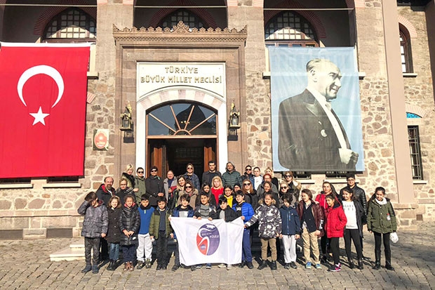 Seçkin Koleji Anıtkabir’de atamızı ziyaret etti