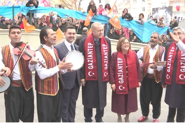 Cumhurbaşkanı Erdoğan’a Gaziantep usulü karşılama