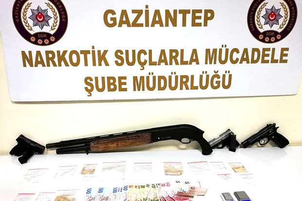 Uyuşturucu tacirlerine operasyon: 8 gözaltı