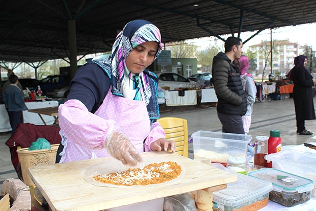 Bu pazardaki herkes kendi yapıp kendi satıyor