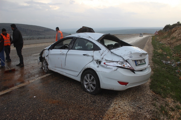 Takla atan otomobilden sağ çıktı