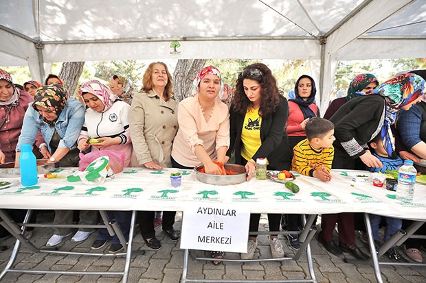 Bahar şenliğinde renkli görüntüler