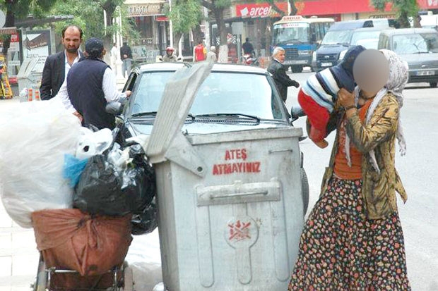 KADIN UCUZ İŞ GÜCÜ OLARAK GÖRÜLÜYOR