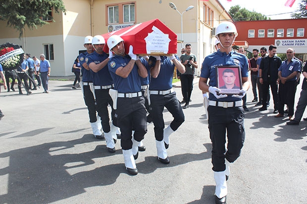 Şehit polis memuru için tören düzenlendi