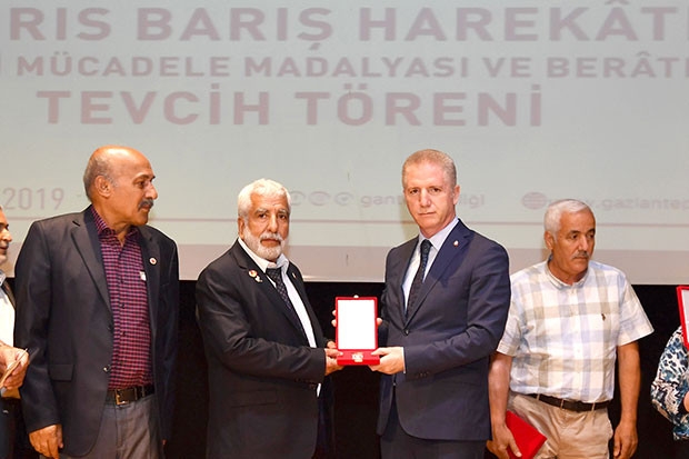 “Kıbrıs Barış Harekâtı” gazilerine madalyaları verildi
