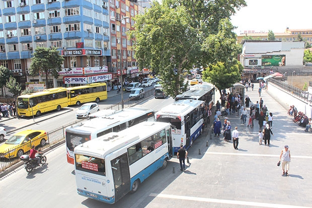 Duraklarda düzenleme şart!