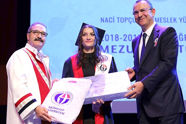 GAÜN NACİ TOPÇUOĞLU MESLEK YÜKSEKOKULU 10. YIL MEZUNLARINI VERDİ