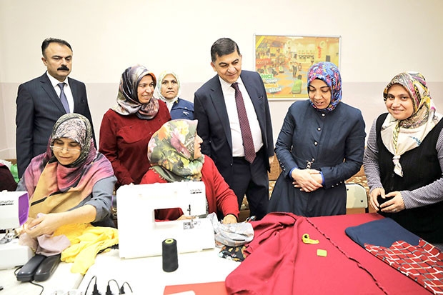 Başkan Fadıloğlu, üreten yetim annelerini ziyaret etti