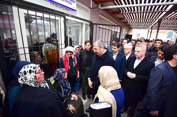 Bakan Gül'den şehidin ailesine taziye ziyareti