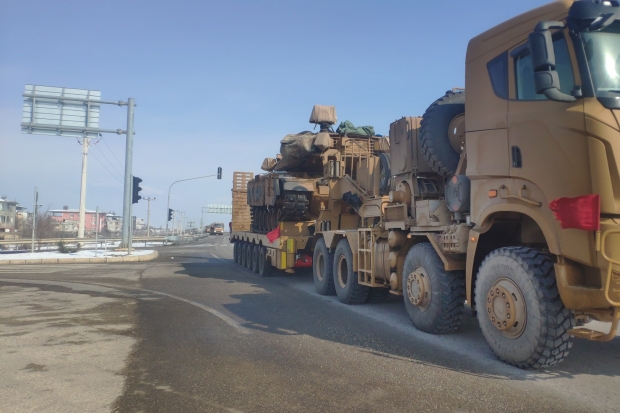 Sınır birliklerine tank sevkıyatı