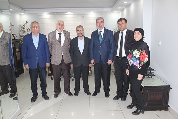 Saadet Partisi yönetimi Hakimiyet Gazetesini ziyaret etti
