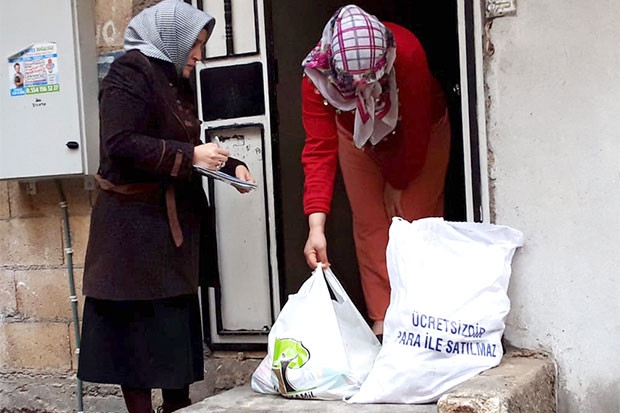 Şehitkamil'den temizlik malzemesi yardımı