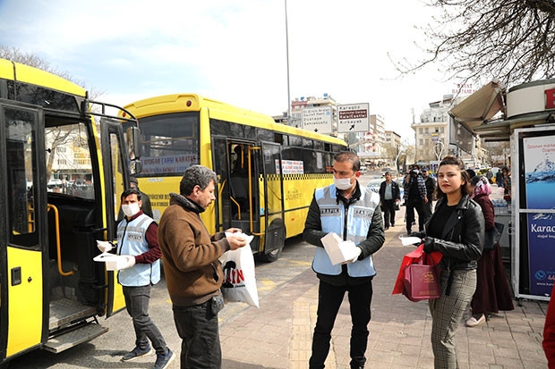 Toplu ulaşım araçlarını kullananlara maske