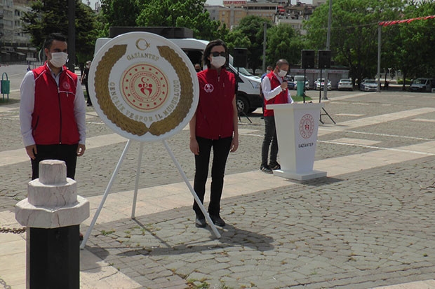 Gaziantep'te 19 Mayıs kutlaması korona virüs tedbirlerine göre yapıldı