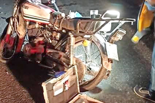 Motosiklet traktöre çarptı: 1 ölü