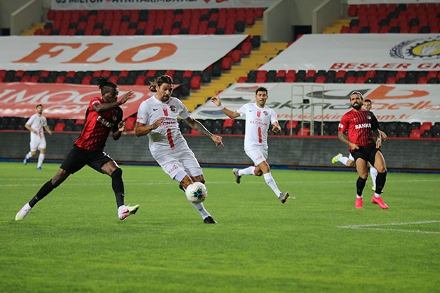 Zorlu karşılaşma berabere bitti:1-1